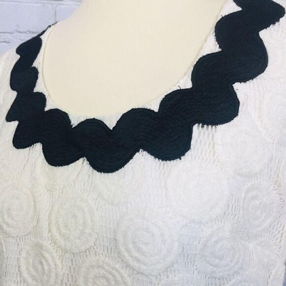 PHOEBE COUTURE CROCHET LACE DRESS - Picture 3 of 8